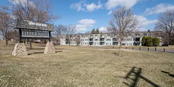 181 Little Canada Road E