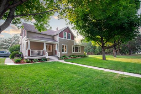 701 Riverside N