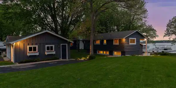 2570 Shore
