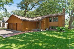 7625 Knollwood