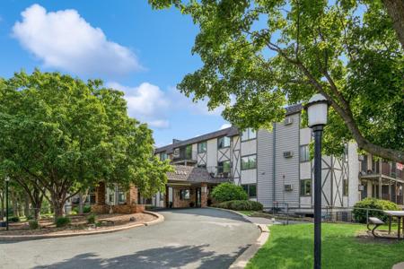 1304 W Medicine Lake Drive