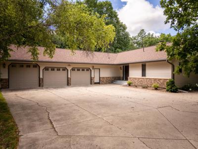 1634 Golden Drive SW