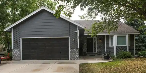 15889 Fremont NW