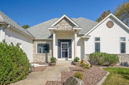803 Country Lakes