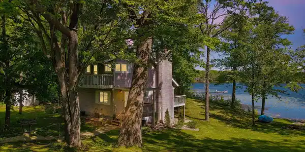 18562 Captive Lake Road