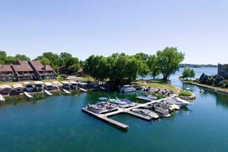 6568 Harborview NE
