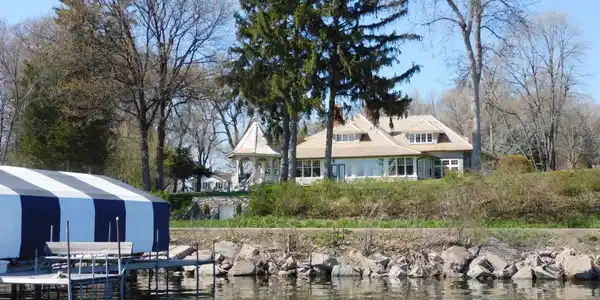 2109 Lake Road