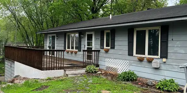 3893 Mapleton