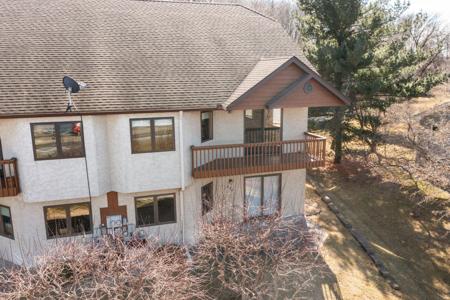 660 Riverview