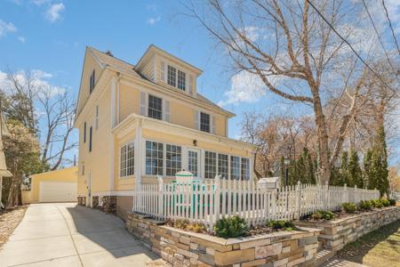 29 W Lake Street