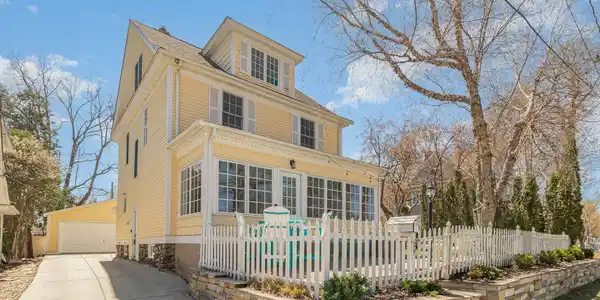 29 W Lake Street