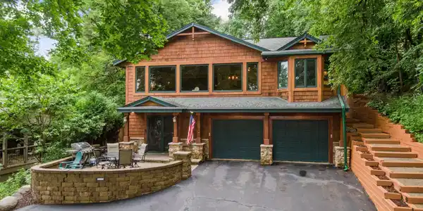 6044 Ridgewood Road