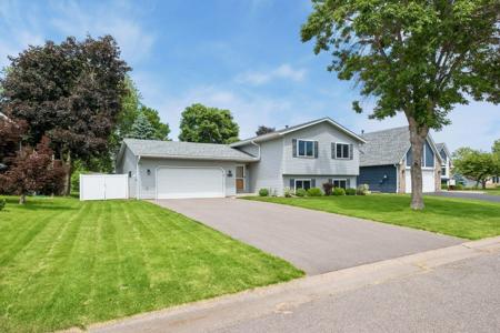 5533 Golfview Lane N