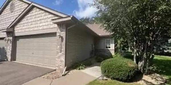 1525 Pine Pointe