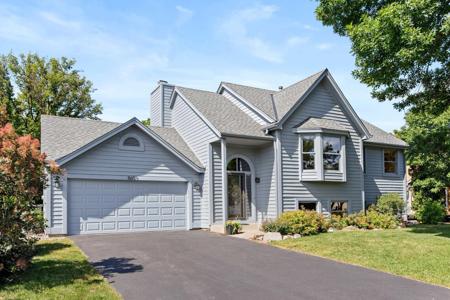 8657 Chanhassen Hills N