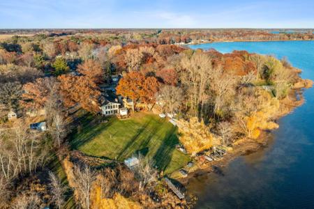 3914 Breezy Point Drive NE