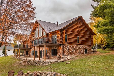 3005 W Lake Jessie Drive SE