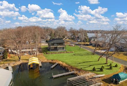 1717 Baywood