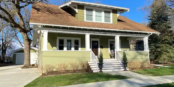 908 Albion Avenue