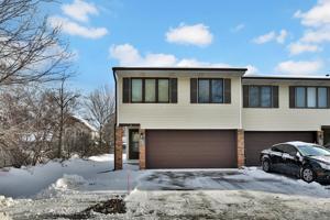 4015 Silver Lake NE