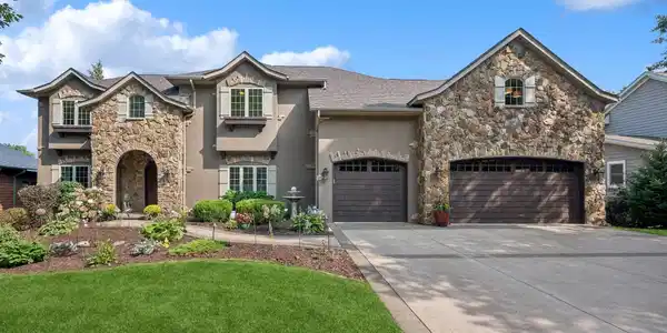 60 Crabapple Lane