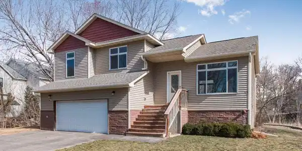 2116 Basswood