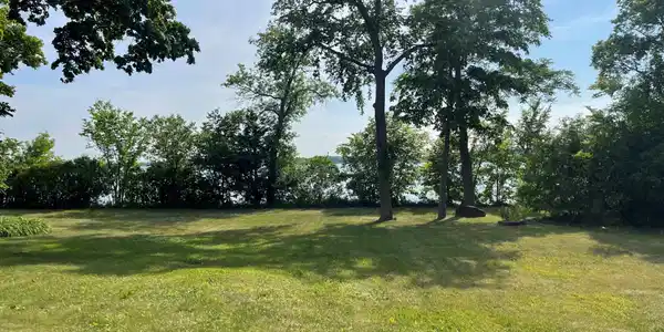1450 Bracketts Point