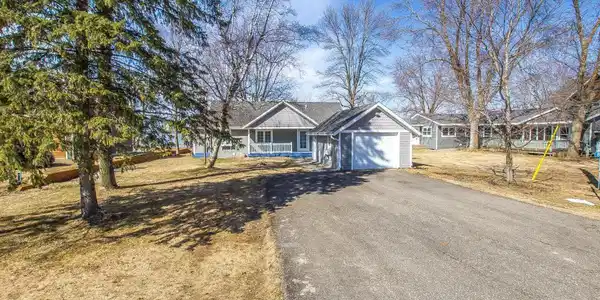 8922 S. Park Drive NE