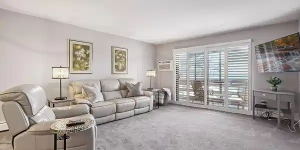 4397 Wilshire