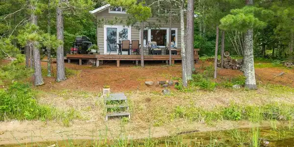 10401 Vermillion Point Drive NE