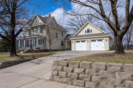 1 Riverside NW