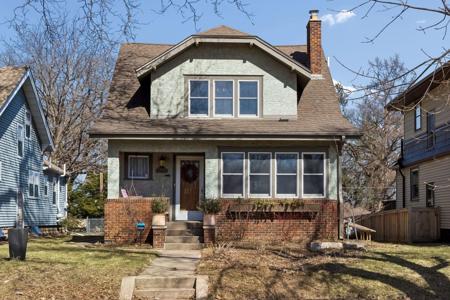 1141 Hyacinth Avenue E