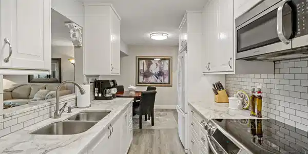 4397 Wilshire