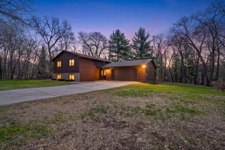 6083 Knollwood Court