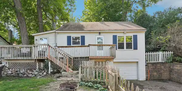 2515 W Medicine Lake Drive