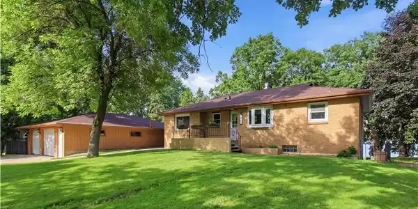 2121 Country Club Drive NE
