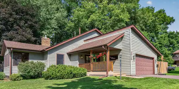 3019 Bluffs Lane