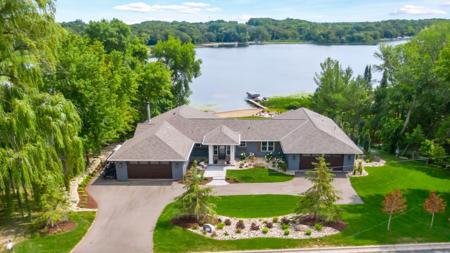9355 Pierson Lake