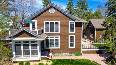 838 Willard Street W