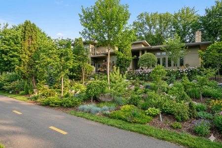 2864 Irving Avenue S