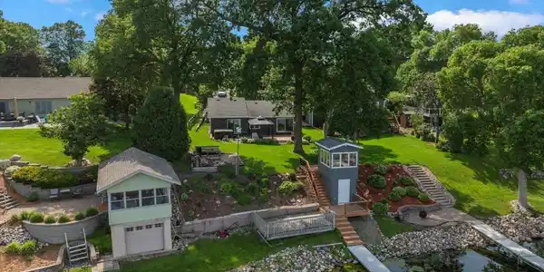 7137 Highway 71 NE