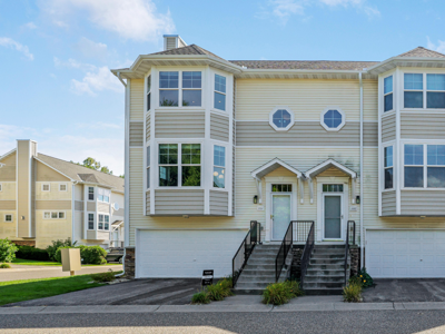 3184 Lexington Avenue N