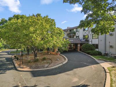 1304 W Medicine Lake Drive