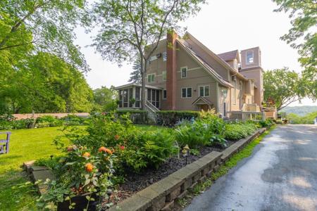 240 Oak Street W