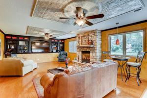 1225 Lakeview Parkway