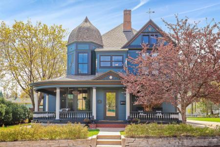 215 Pine Street W
