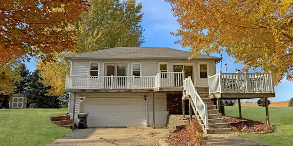 85 Lakeview Drive