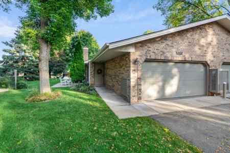 1930 Lanewood Lane N