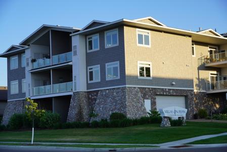 1215 Lakeshore