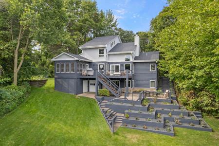 21205 Viking Boulevard NE